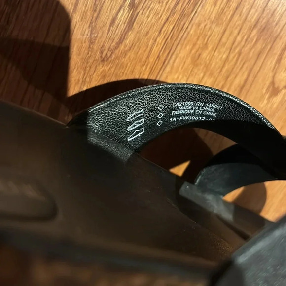 Ardene cross strap slides Sz 10 - Picture 6 of 15